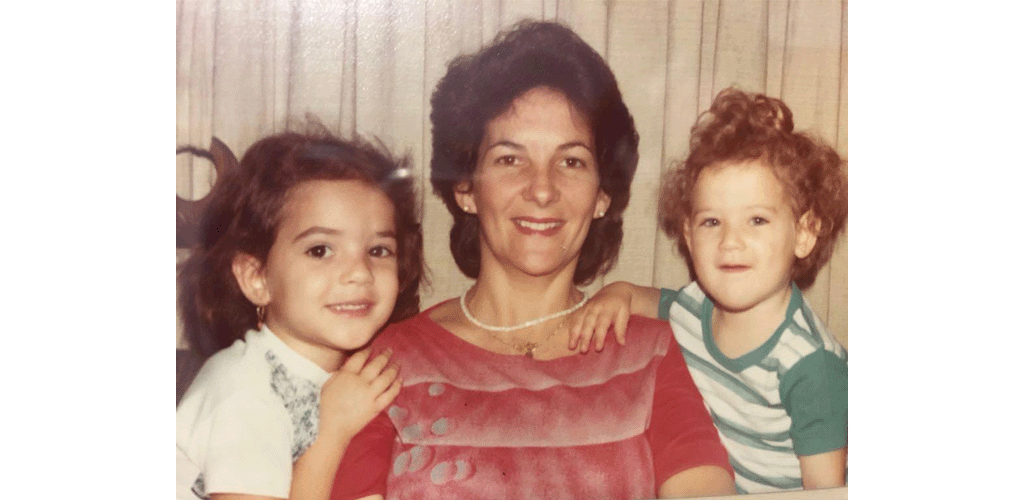 Livia and her sister Larissa Favaro with their mother Elizabete Favaro.